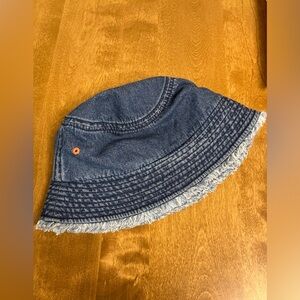 Boden Denim bucket hat 9-12 years